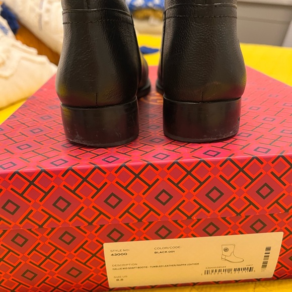 Tory Burch Hallie Black Leather Bootie 8 1/2 - Picture 2 of 8